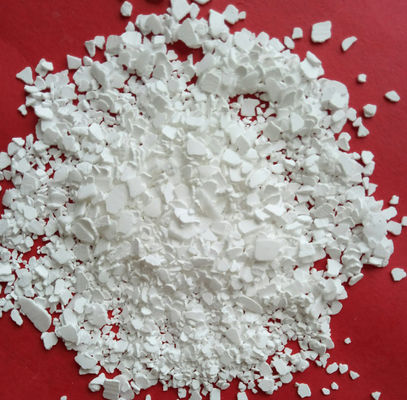 ความบริสุทธิ์สูง 74% แคลเซียมคลอไรด์ปราศจากน้ำขั้นต่ำในผงเกล็ดสำหรับใช้ในอุตสาหกรรม
