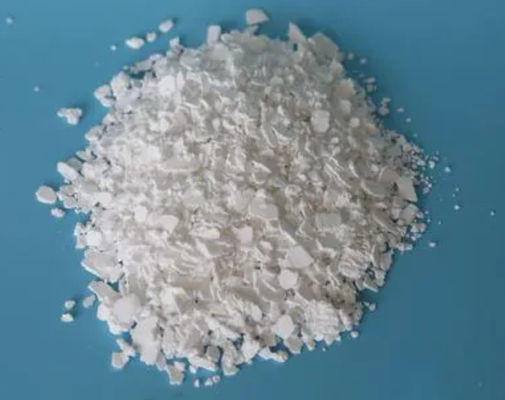 ความบริสุทธิ์สูง 74% แคลเซียมคลอไรด์ปราศจากน้ำขั้นต่ำในผงเกล็ดสำหรับใช้ในอุตสาหกรรม